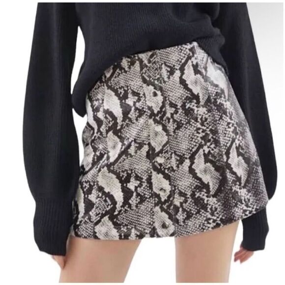 Urban Outfitters Faux Leather Snake Print Mini Skirt Medium - Picture 1 of 5